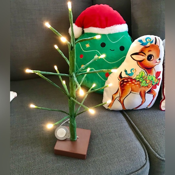 2016 Target Lit Tree Decoration Requires 3 AA Table Counter Small Space Decor - Picture 6 of 16
